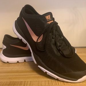 Nike Flex TR4: black and rose gold